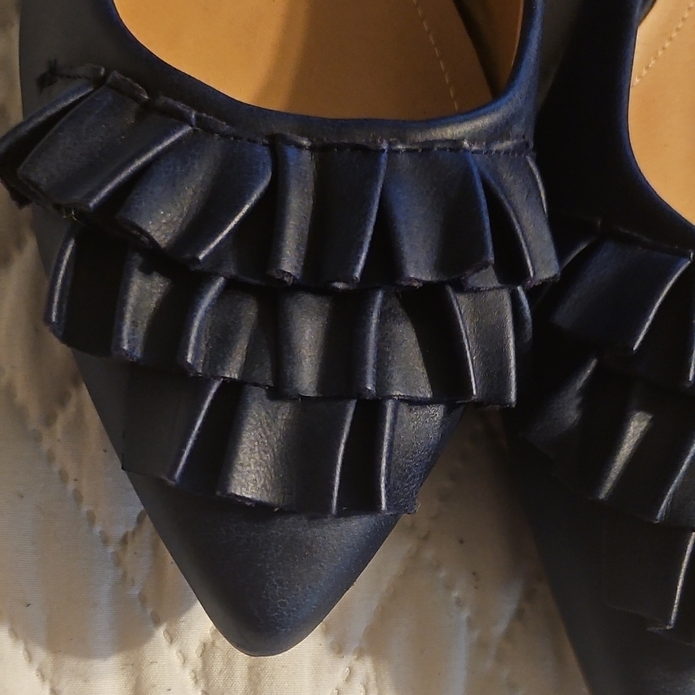Elegant Navy Ruffle Flats - Picture 4 of 5